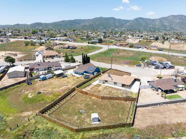 21620 Ginger Court, Tehachapi, CA 93561