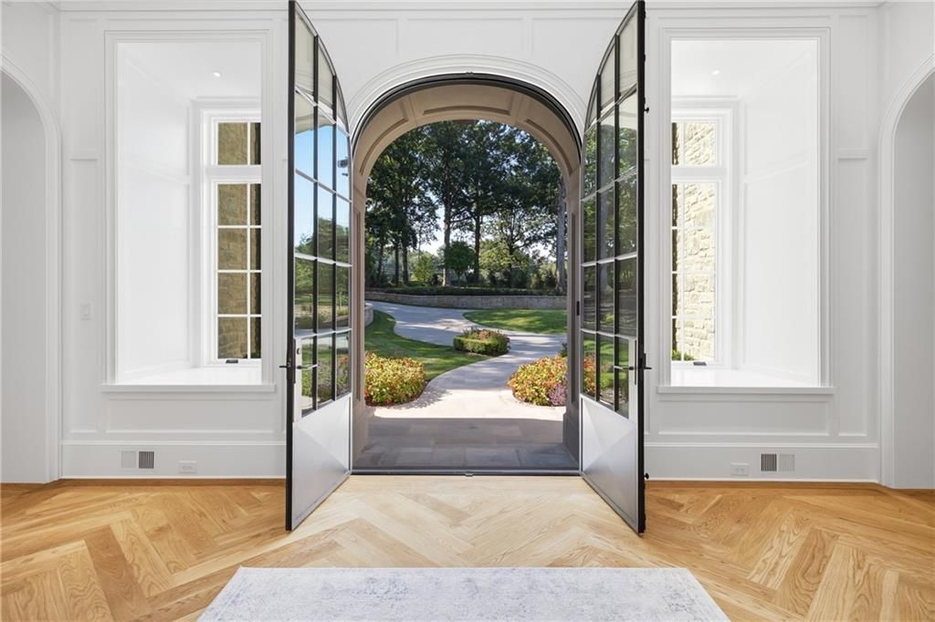 Image 7 of property listing at 5420 Buice Road, Johns Creek, GA 30022