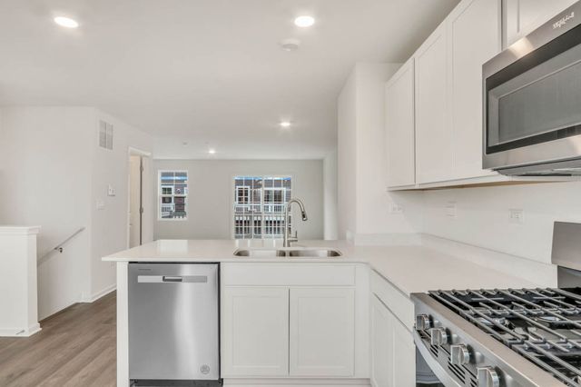 435 Lakeshore Court, St. Charles, IL 60174