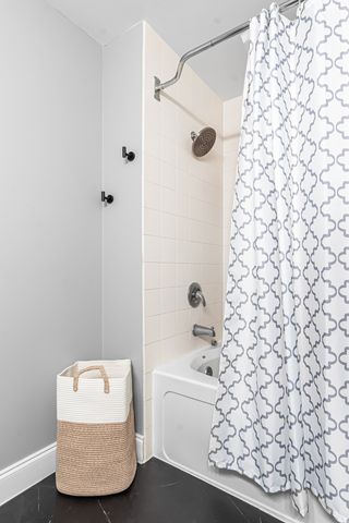 833 W 15th Place 311, Chicago, IL 60608