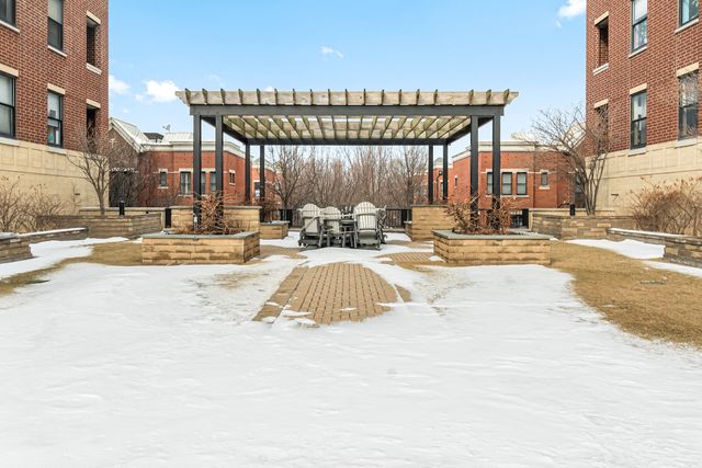 833 W 15th Place 311, Chicago, IL 60608