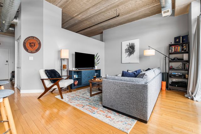 833 W 15th Place 311, Chicago, IL 60608