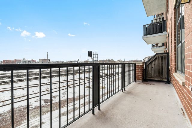 833 W 15th Place 311, Chicago, IL 60608