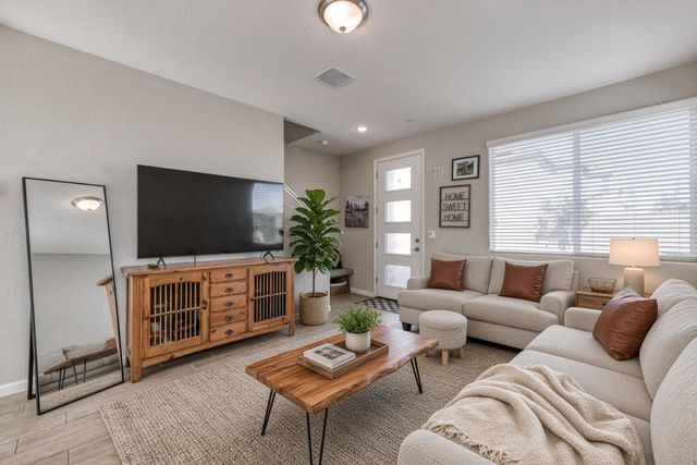 164 Arbor Drive S, Madera, CA 93636