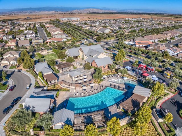 164 Arbor Drive S, Madera, CA 93636