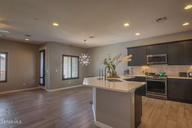 841 BRONZE HILL Avenue, Santa Teresa, NM 88008