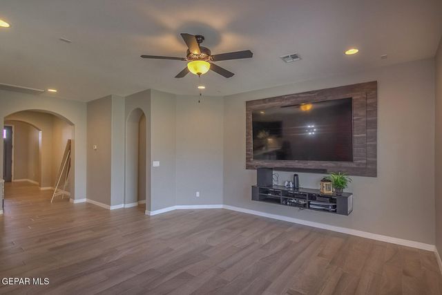 841 BRONZE HILL Avenue, Santa Teresa, NM 88008