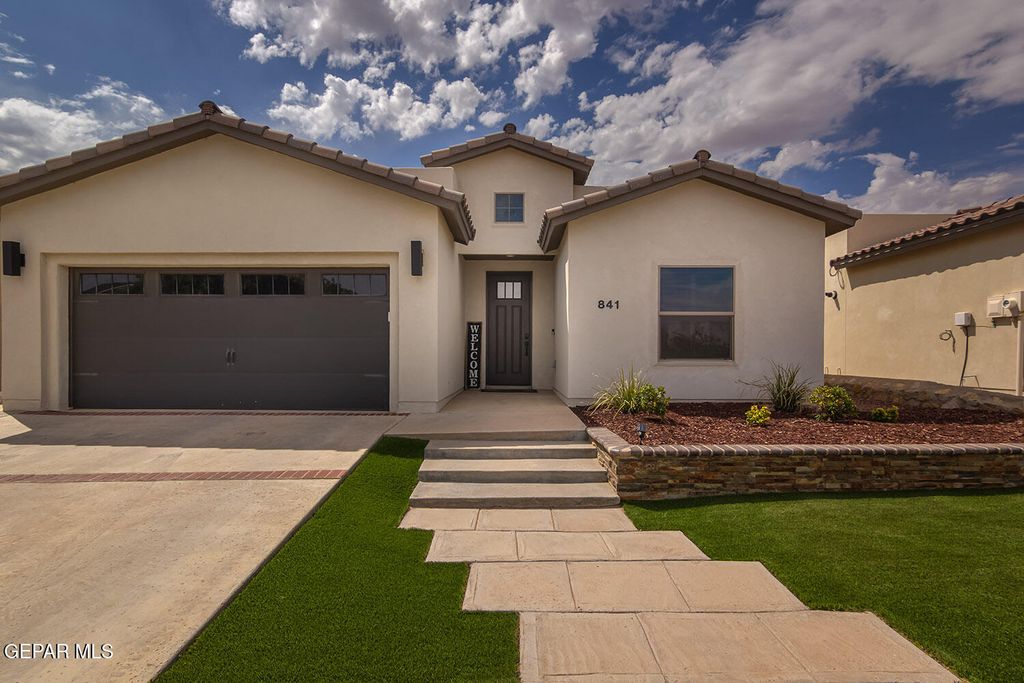 841 BRONZE HILL Avenue, Santa Teresa, NM 88008