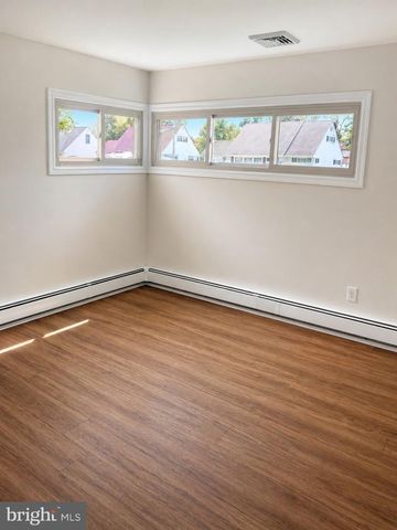 204 KENWOOD DR S, Levittown, PA 19055