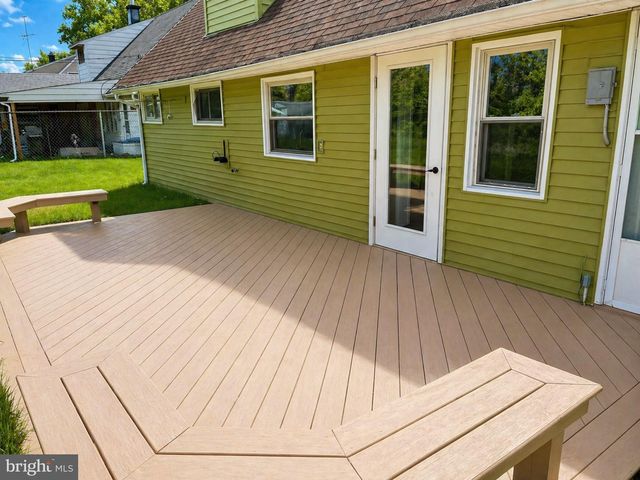 204 KENWOOD DR S, Levittown, PA 19055