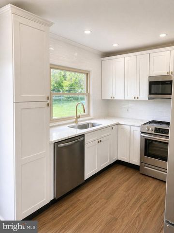 204 KENWOOD DR S, Levittown, PA 19055