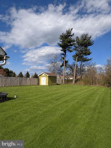 204 KENWOOD DR S, Levittown, PA 19055