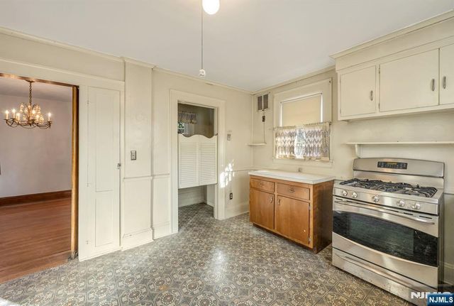 671 Chestnut Avenue, Teaneck, NJ 07666