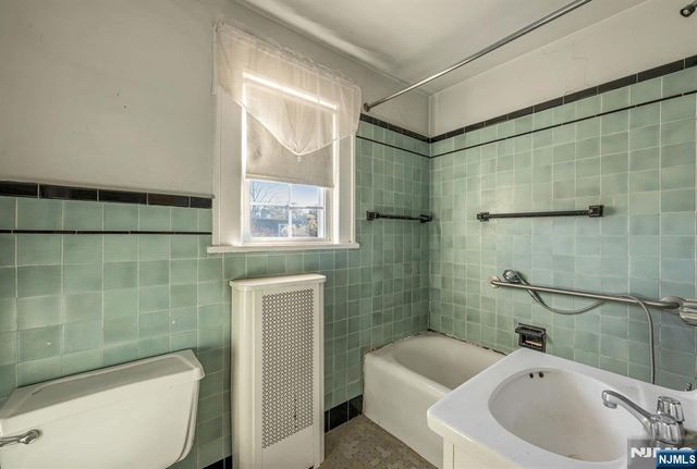 671 Chestnut Avenue, Teaneck, NJ 07666