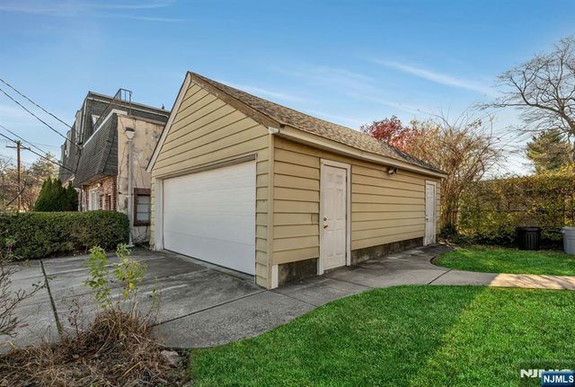 671 Chestnut Avenue, Teaneck, NJ 07666