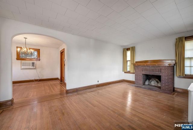 671 Chestnut Avenue, Teaneck, NJ 07666