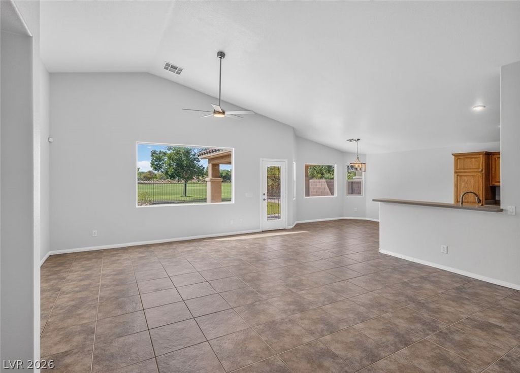 5641 Little Lake Avenue, Las Vegas, NV 89122 — photo 3
