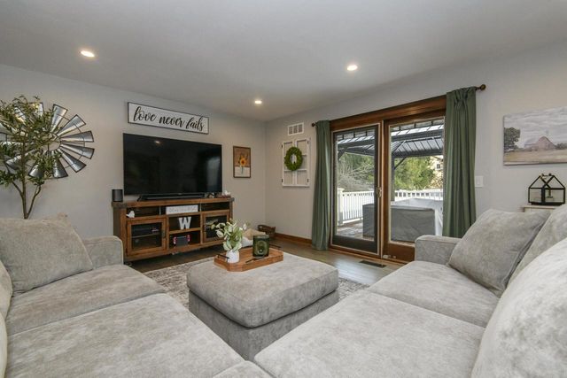 S36W28308 Quail RUN, Waukesha, WI 53189