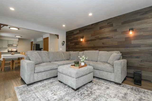 S36W28308 Quail RUN, Waukesha, WI 53189