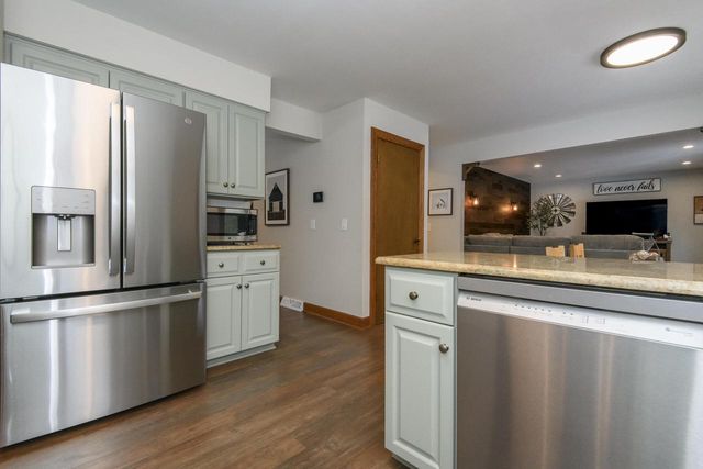 S36W28308 Quail RUN, Waukesha, WI 53189