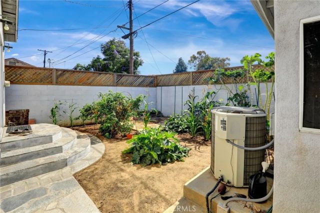 1415 S Mckinley Avenue, Compton, CA 90220