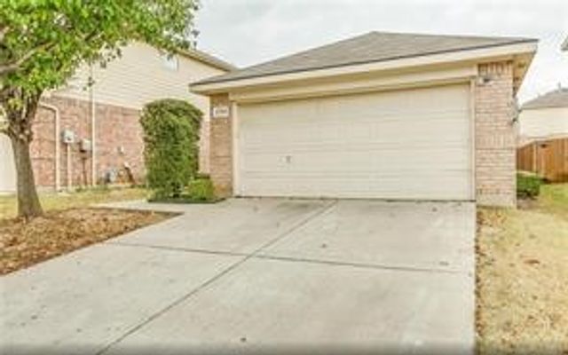 2704 Mountain Lion Drive, Fort Worth, TX 76244