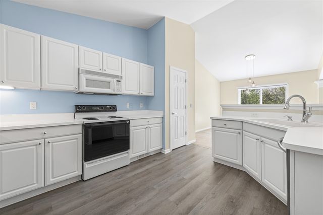 821 Huntington Drive, South Lyon, MI 48178