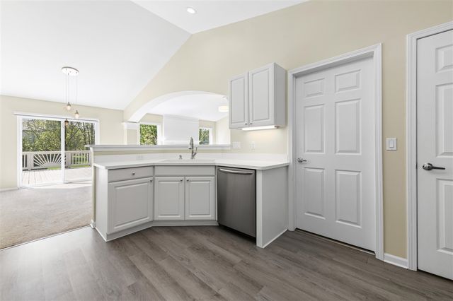821 Huntington Drive, South Lyon, MI 48178