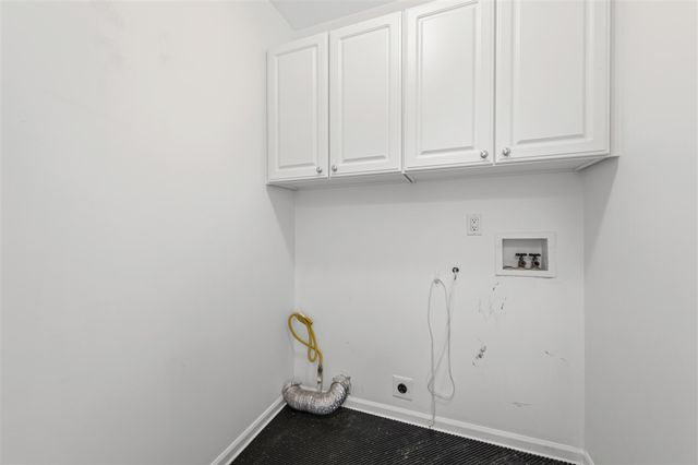 821 Huntington Drive, South Lyon, MI 48178