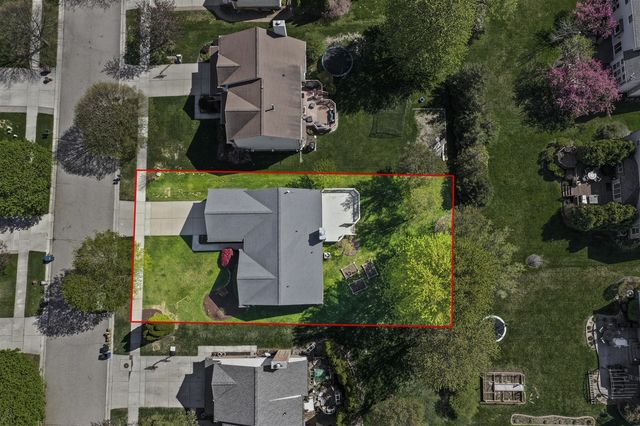 821 Huntington Drive, South Lyon, MI 48178