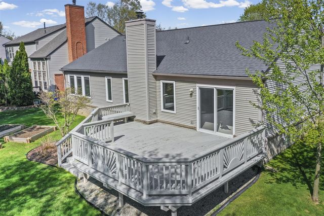 821 Huntington Drive, South Lyon, MI 48178