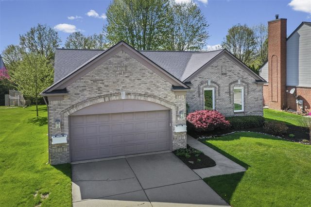 821 Huntington Drive, South Lyon, MI 48178