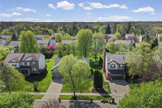 821 Huntington Drive, South Lyon, MI 48178