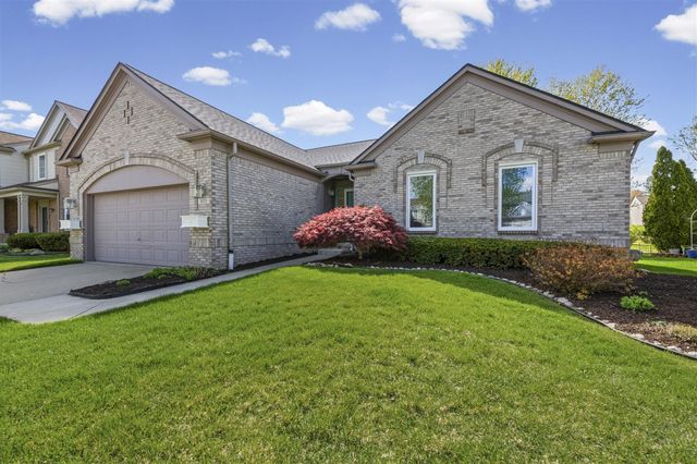 821 Huntington Drive, South Lyon, MI 48178