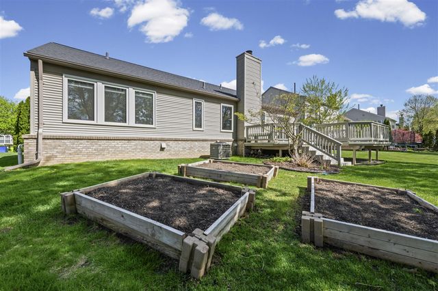 821 Huntington Drive, South Lyon, MI 48178