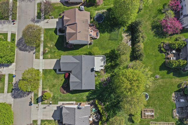 821 Huntington Drive, South Lyon, MI 48178