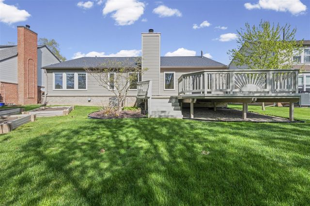 821 Huntington Drive, South Lyon, MI 48178