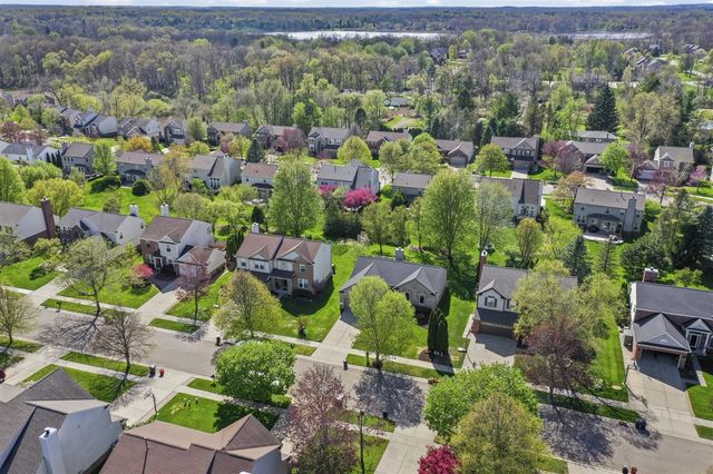 821 Huntington Drive, South Lyon, MI 48178