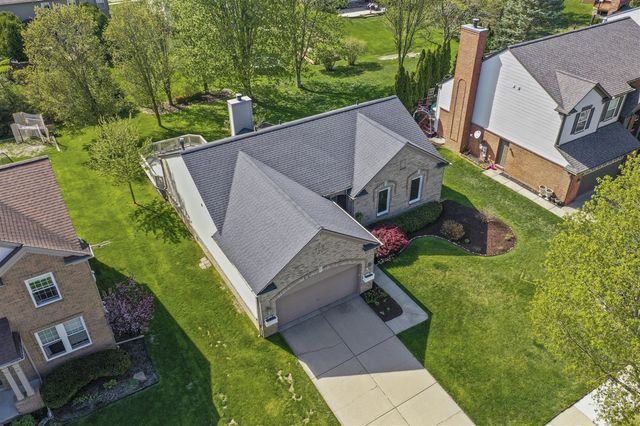 821 Huntington Drive, South Lyon, MI 48178