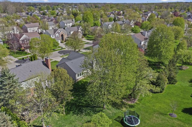 821 Huntington Drive, South Lyon, MI 48178