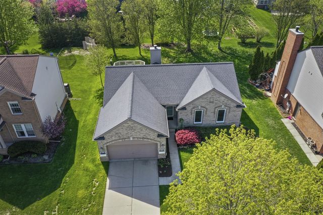 821 Huntington Drive, South Lyon, MI 48178