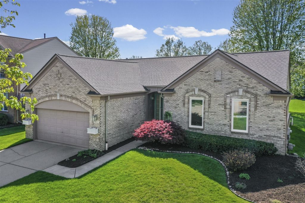 821 Huntington Drive, South Lyon, MI 48178