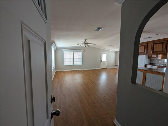 9101 FAIRWAY LOOP, Dade City, FL 33525