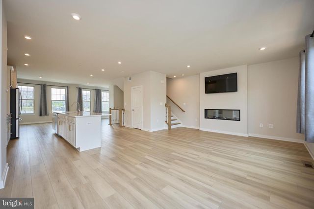 1035 VENIFENA TER SE, Leesburg, VA 20175