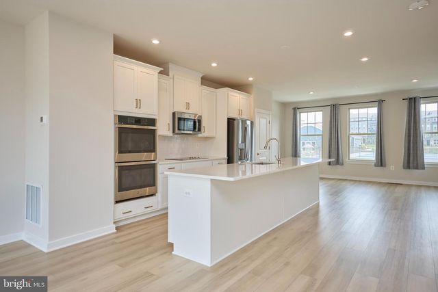 1035 VENIFENA TER SE, Leesburg, VA 20175