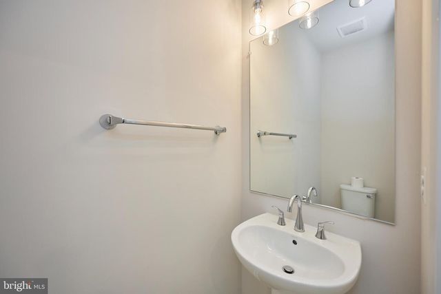 1035 VENIFENA TER SE, Leesburg, VA 20175