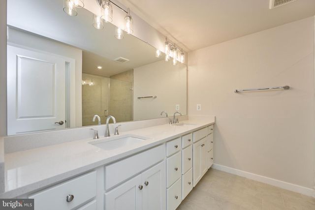 1035 VENIFENA TER SE, Leesburg, VA 20175