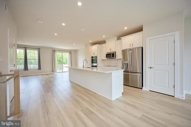 1035 VENIFENA TER SE, Leesburg, VA 20175