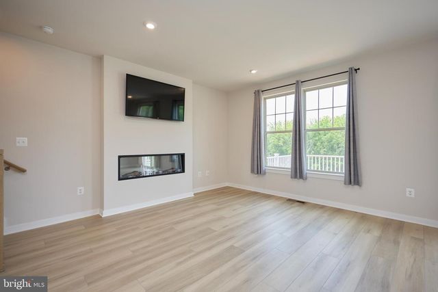 1035 VENIFENA TER SE, Leesburg, VA 20175