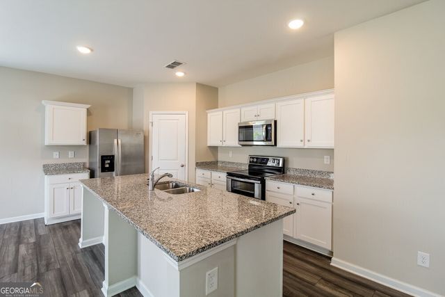 3954 Kendrick Circle, Loganville, GA 30052